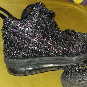 YRU glitter black light up alien shoes
